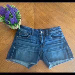 American Eagle Distressed Jean Short’s Size 2 🌼🌼